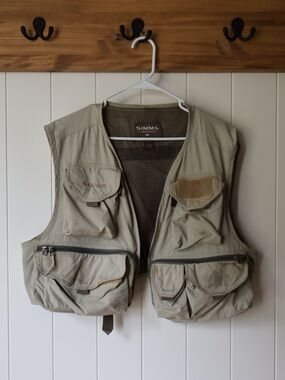 Simms Fishing Vest in Khaki/Tan